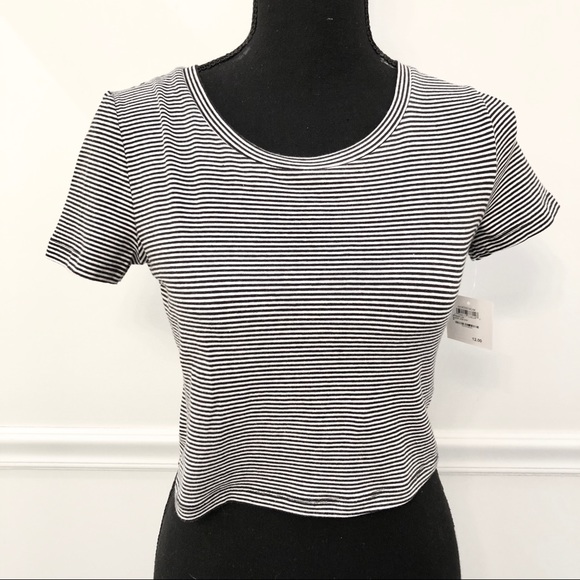 ⭐️ 2/$10 NWT BP Black and White Striped Crop Top - Picture 3 of 8